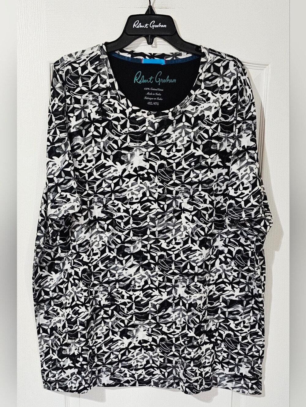 Robert Graham Black & White Abstract Floral Short Sleeve Tees. New Without Tags.